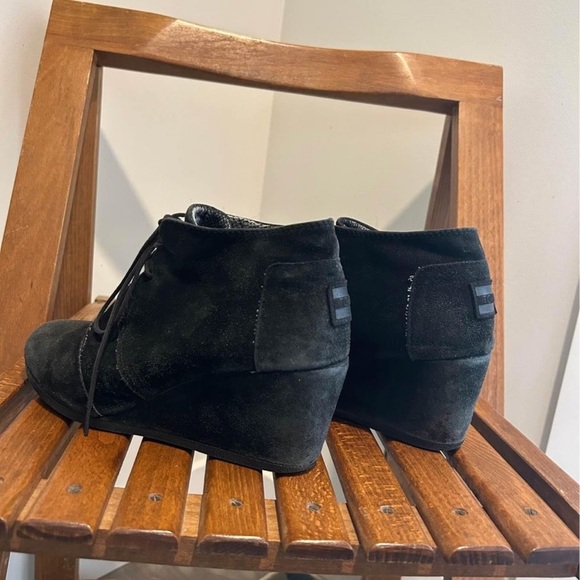 TOMS black Women's Desert Wedge Bootie ~ size 7 - Picture 4 of 5